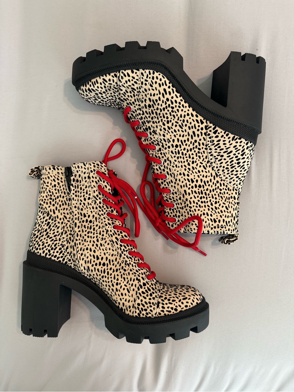 Gianni Bini Ryedderr Cheetah Print Leather Combat Boots Red Laces Size 8 NWOT